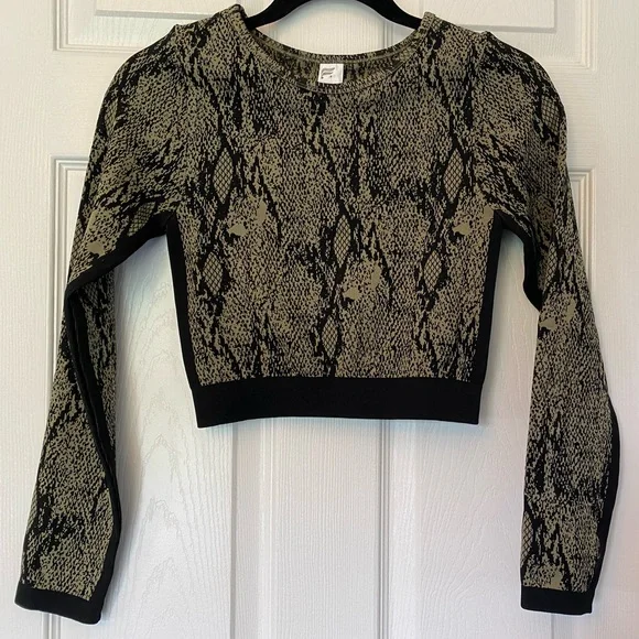 NWT Fabletics Kamila Seamless Long-Sleeve Top Size S - Picture 2 of 4